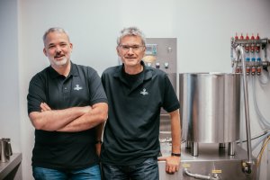 Prof. Dr. Jan Weigand und Prof. Dr. Thomas Henle bilden das Laborteam hinter Lohrmanns Brew.